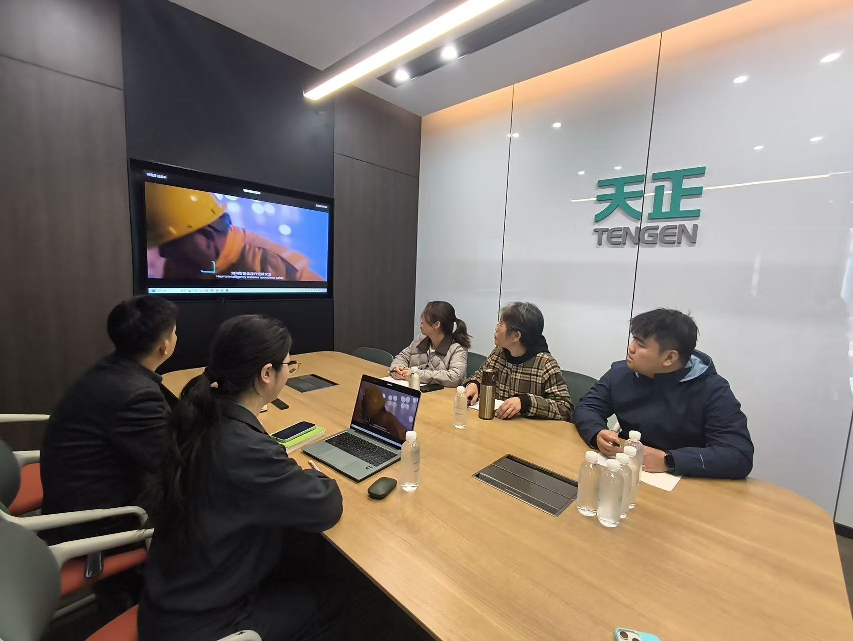 ad350dfd7663415e86f13ebb9c42d247