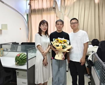 致敬戎装青春 机电学院八一建军节慰问退役学子   