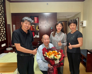 重阳话桑榆 情暖老教师——机电学院开展重阳节前夕走访慰问退休老教师活动