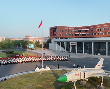 “一站式”学生社区|红航铸机强国志 青春挺膺建新功——机电学院承办学校“国旗·传承学院周”活动